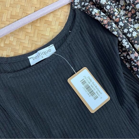 Nwt ribbed knit floral balloon sleeve‎ bodysuit - Picture 3 of 5